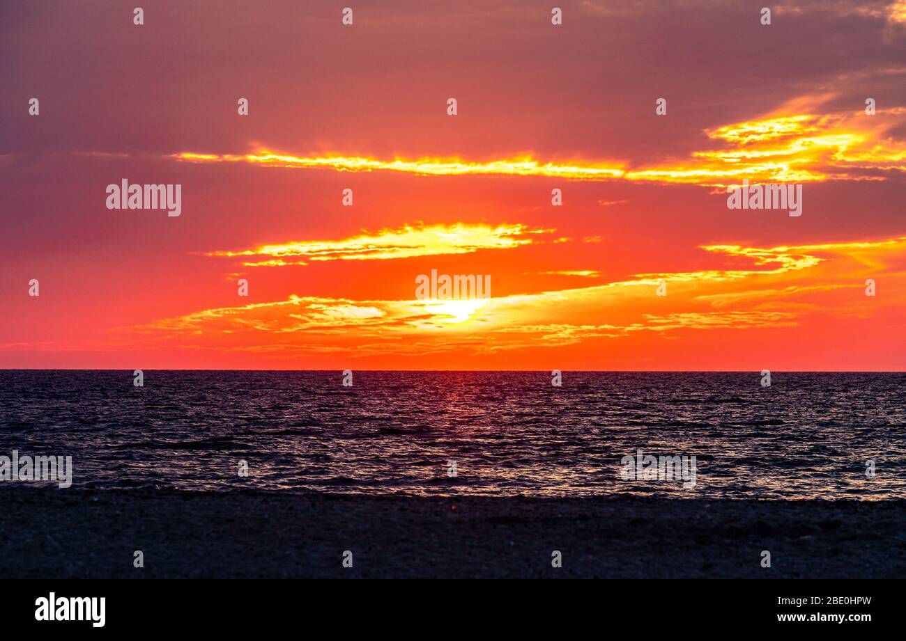 Nantucket spiaggia fuoco cielo tramonto. Foto Stock