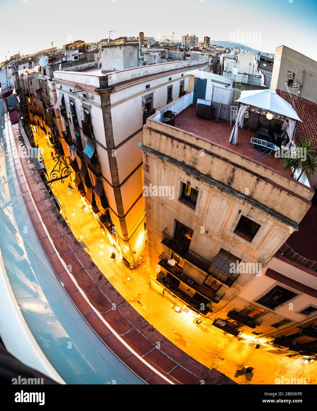 Vista dall'alto dell'Hotel Cuitat de Barcelona del Carrer de la Princesa, Barcellona, Spagna. Foto Stock