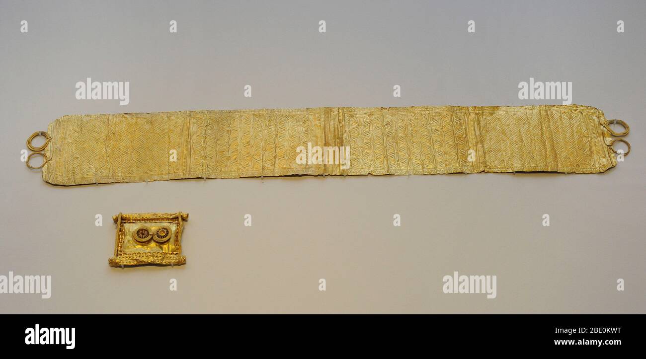 Diadema d'oro e spilla. Foto Stock