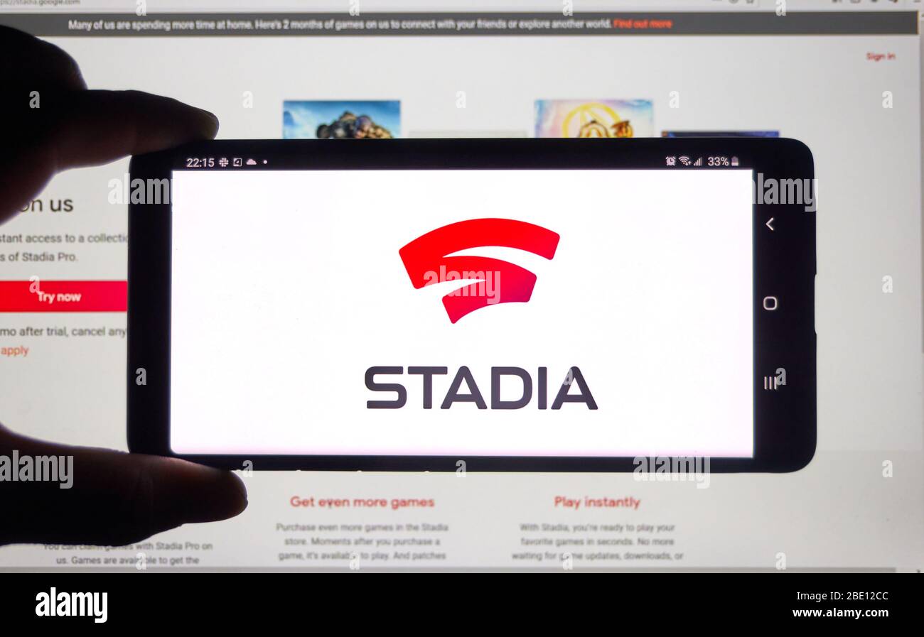 Montreal, Canada - 6 aprile 2020: Logo Google Stadia su uno schermo. Lo stadio offre 2 mesi di abbonamento gratuiti. Stadio è un servizio di gioco su cloud e d Foto Stock