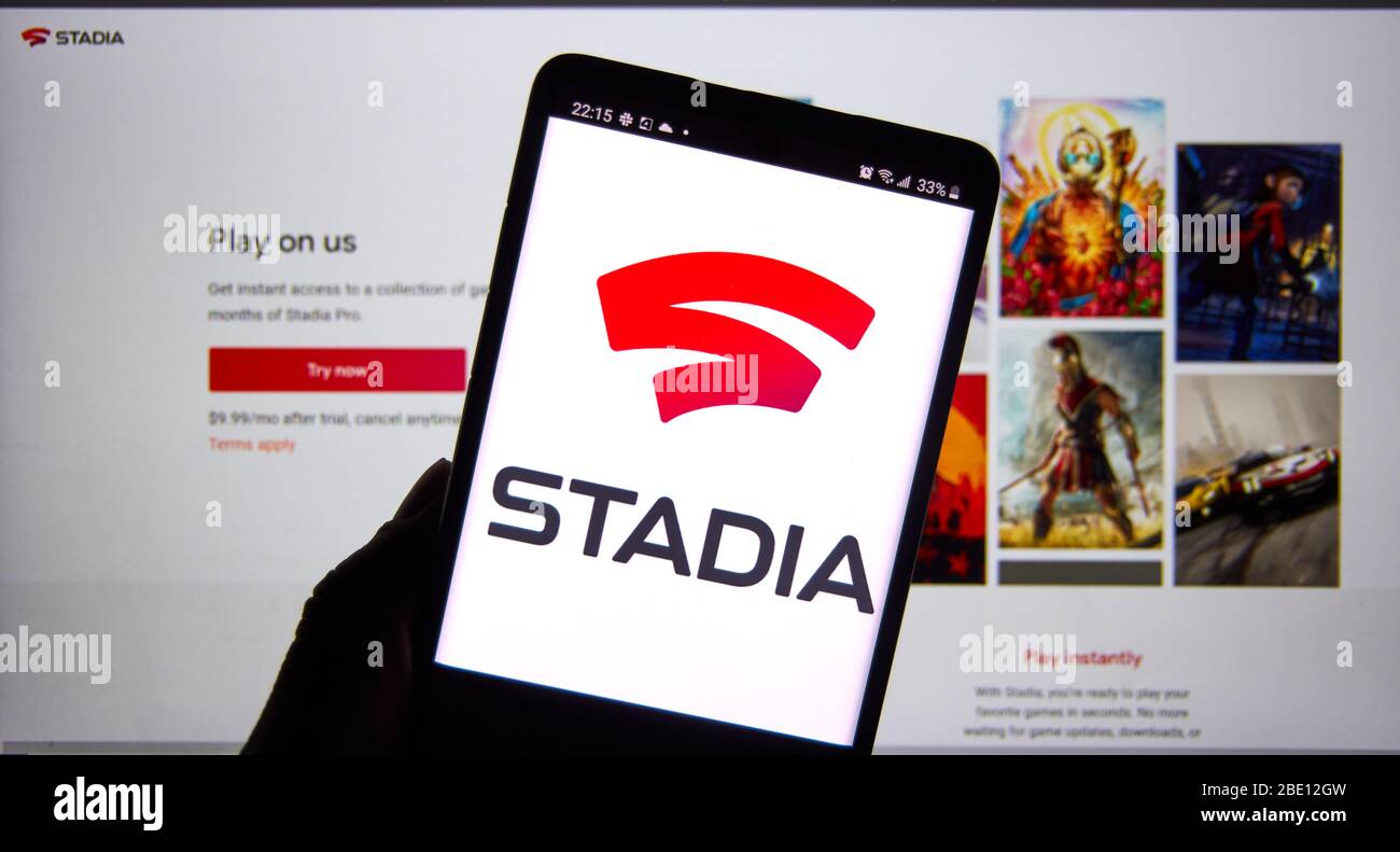 Montreal, Canada - 6 aprile 2020: Logo Google Stadia su uno schermo. Lo stadio offre 2 mesi di abbonamento gratuiti. Stadio è un servizio di gioco su cloud e d Foto Stock