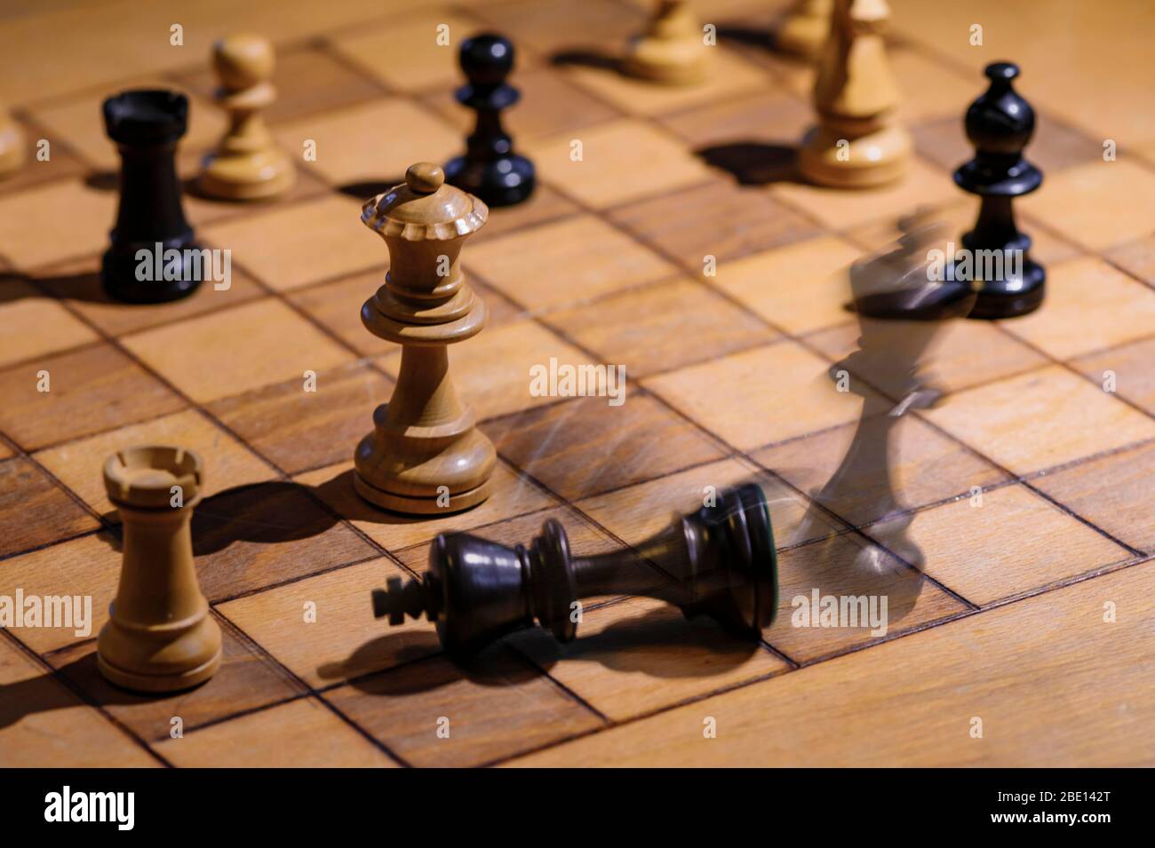 Scacchiera con scacchi in legno, scacchiere, re cade, Germania Foto Stock
