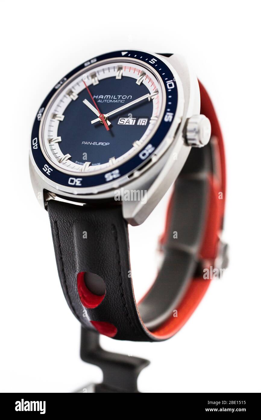 Biel, Svizzera 31.03.2020 - il primo piano dell'orologio Hamilton cassa in  acciaio inossidabile cinturino in pelle orologio svizzero in quarzo  meccanico isolato sullo stand swiss Foto stock - Alamy