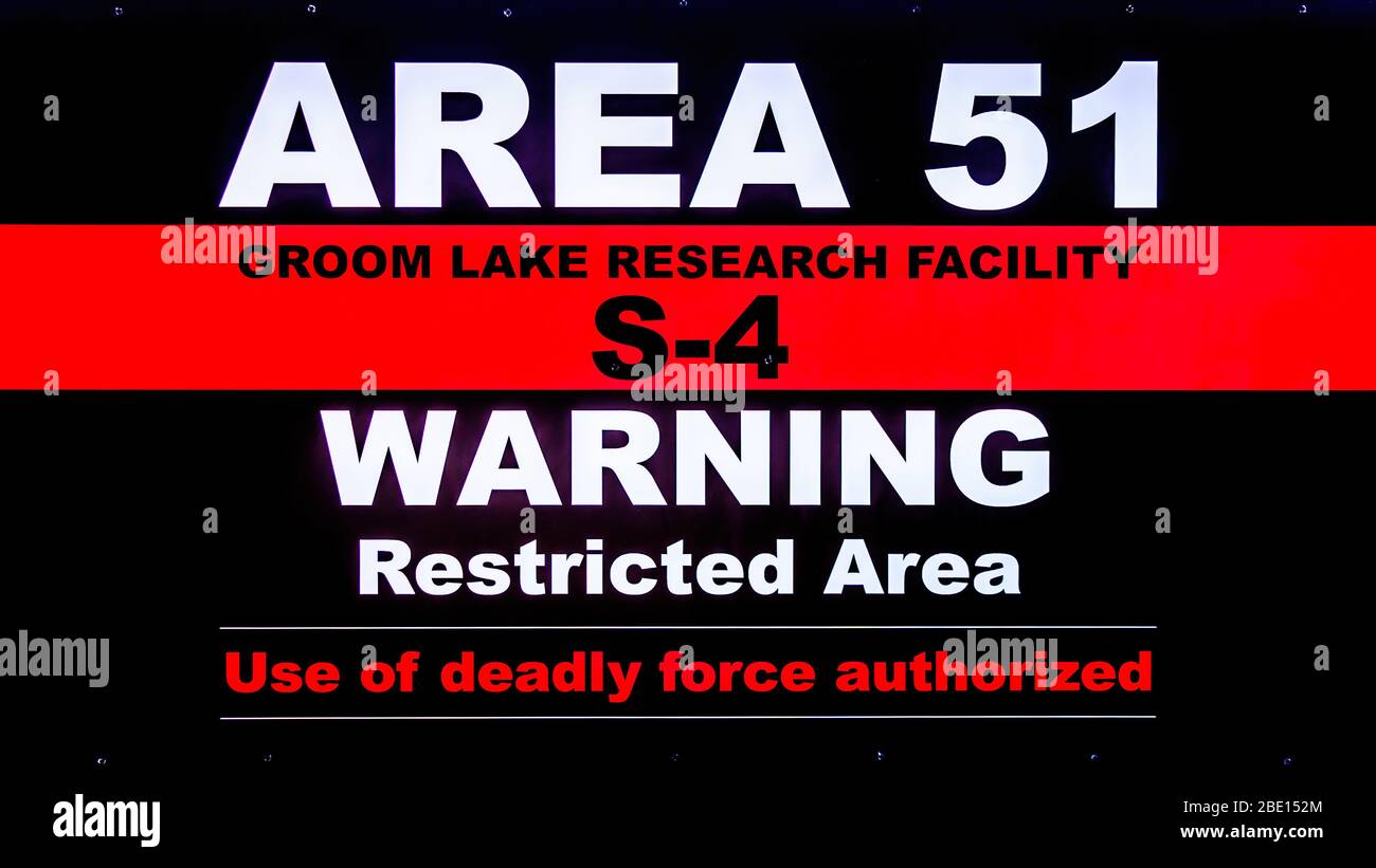 Crystal Springs, Nevada/USA - Ottobre 6 2019. Cartello segnalativo presso il negozio di souvenir del Centro di ricerca Alien nell'Area 51 all'inizio dell'Alto Extra Foto Stock
