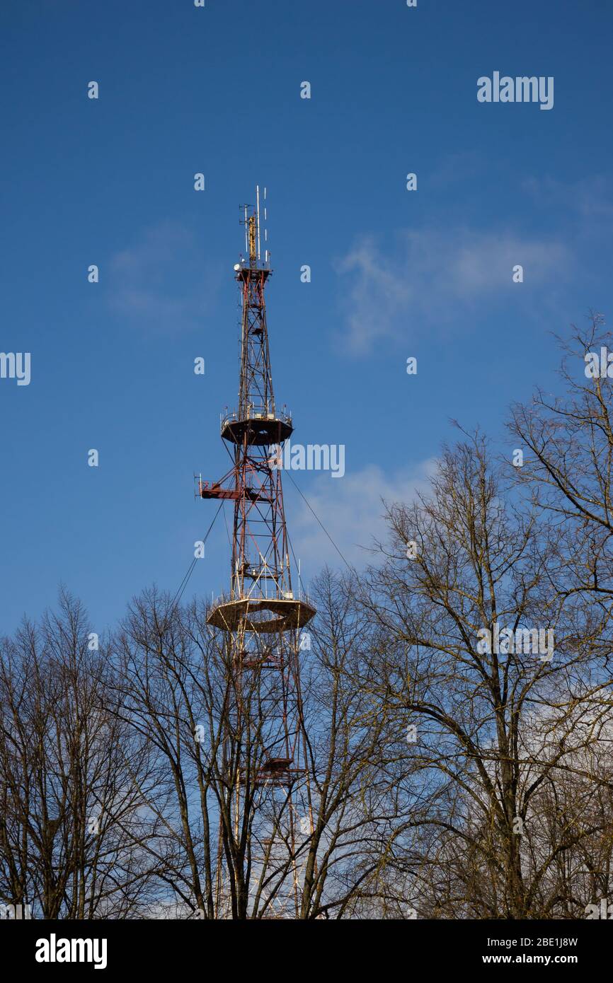 Vecchia torre di trasmissione TV a riga Foto Stock
