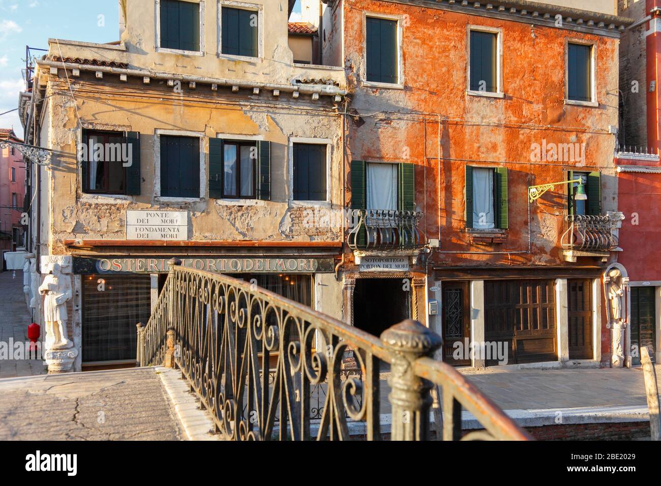 I/Venedig/Cannaregio; statua di Mori am campo dei Mori (statua 13.JH.), Foto Stock