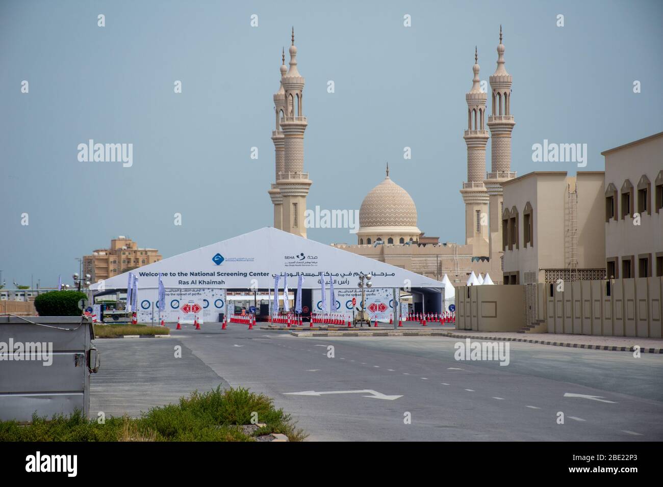 COVID-19 (Coronavirus) tenda mobile di screening o test a Ras al Khaimah, Emirati Arabi Uniti (Emirati Arabi Uniti) Foto Stock