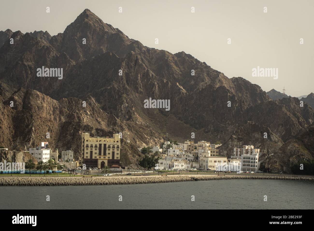Muscat. Oman. Oman Sultanato, Muscat, Riyam Park, monumento a forma di un gigante censitore, Foto Stock