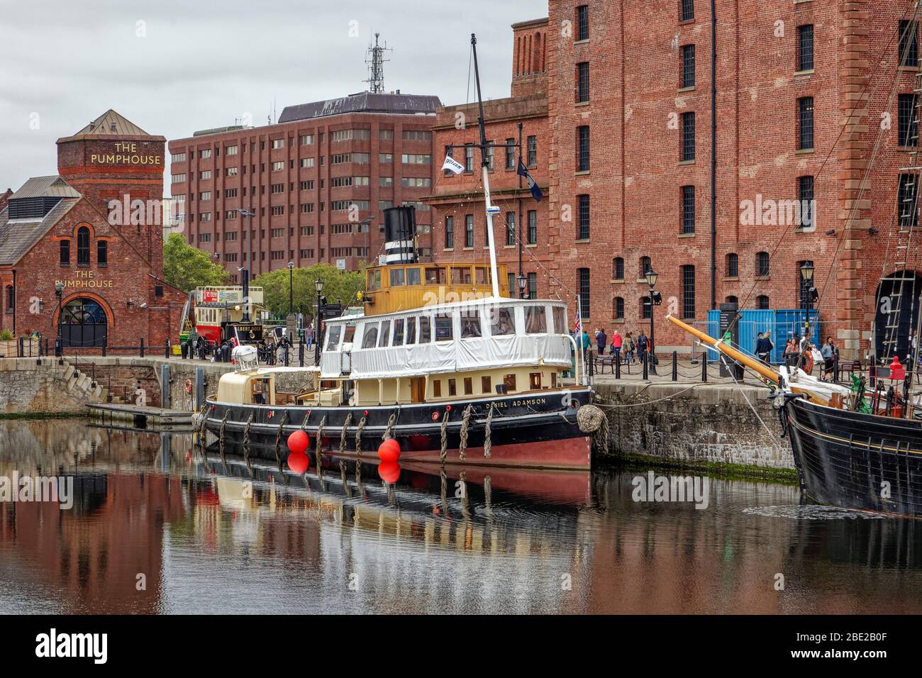 Il Daniel Adamson (il Danny) un rimorchiatore di vapore restaurato durante una visita al lungomare di Liverpool, ormeggiato accanto al Merseyside Maritime Museum Foto Stock
