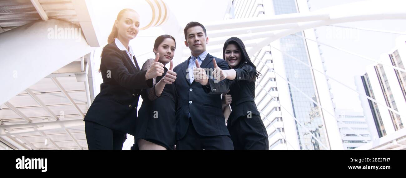 Gruppo di aziende mostra banner, competenze di base e concetto di team gangbusters Foto Stock