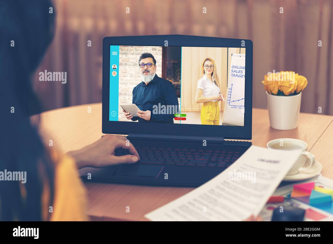 Team aziendale in videoconferenza lavoro intelligente da casa Foto Stock