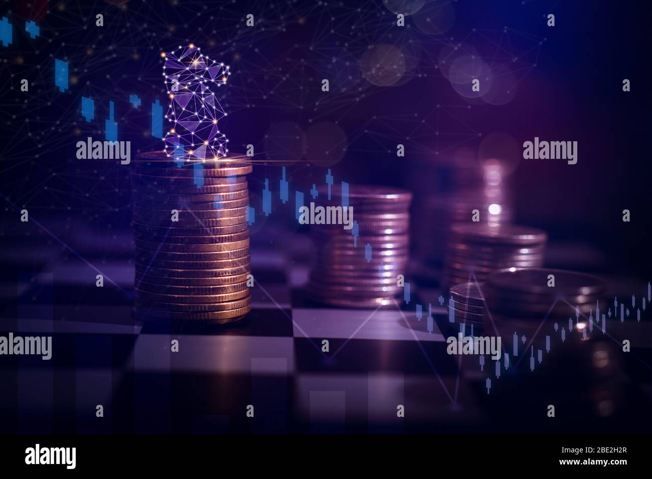 Innovazione planare e planare idea cavallo di scacchi a profitto soldi, business monete impilate con grafico finanziario e borsa mercato con linea digitale backg Foto Stock