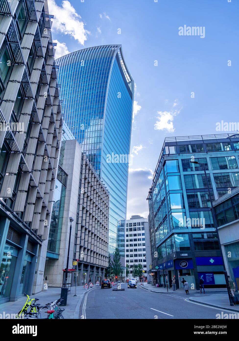 Londra, Inghilterra, Regno Unito - 8 settembre 2019: Moderno edificio futuristico Walkie Talkie nella città di Londra Foto Stock