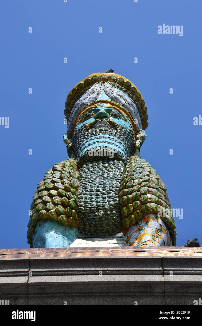 La scultura il nemico invisibile non dovrebbe esistere da Michael Rakowitz ricreare il 2700 anni Lamassu, distrutto a Ninive. Foto Stock