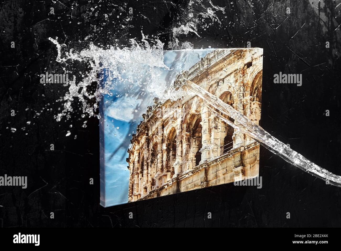 Stampa tela con tecnica di avvolgimento galleria, spruzzi d'acqua, gocce su sfondo nero. Foto di viaggio, decorazioni a parete. Foto con rivestimento protettivo o idrogepro Foto Stock