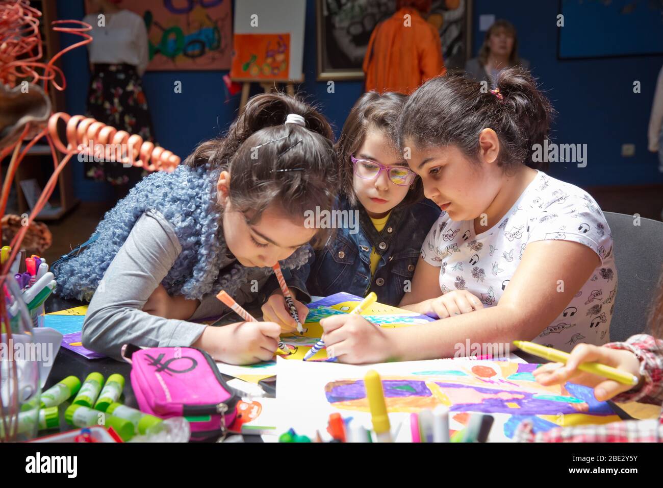 Baku, Azerbaigian. 14.05.2019 . I bambini dipinse. I bambini disegnano . Bambini pittura . I bambini disegnano fotografie del centro museo, sala espositiva Foto Stock