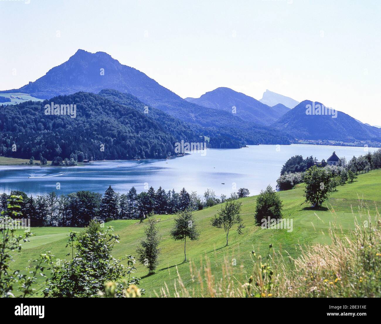 Vista sul lago Fuschl (Fuschlsee), Fuschl, Stato di Salisburgo, Repubblica d'Austria Foto Stock