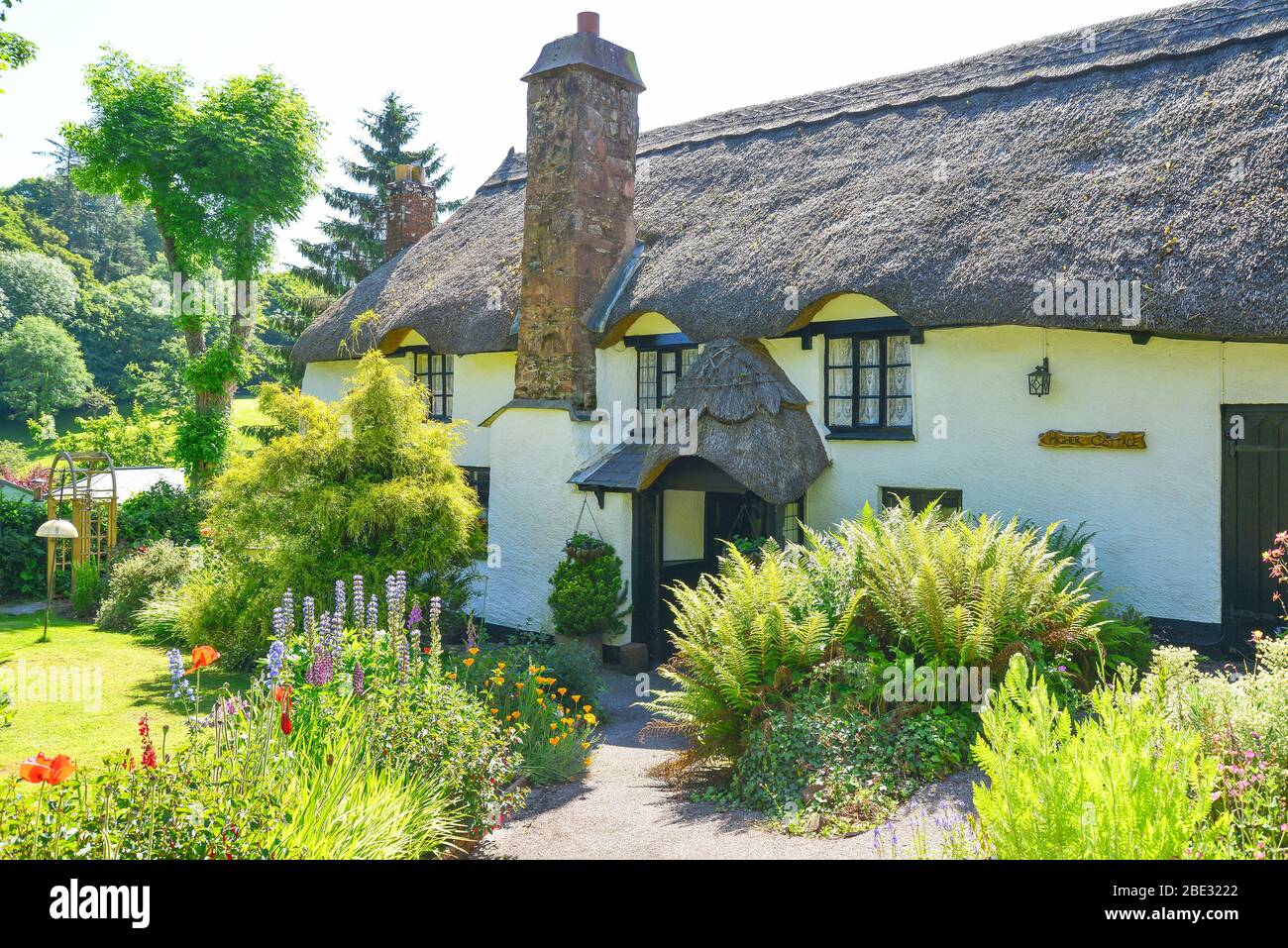 Cottage con il tetto di paglia, Cockington Village, Torquay. Devon, Inghilterra, Regno Unito Foto Stock
