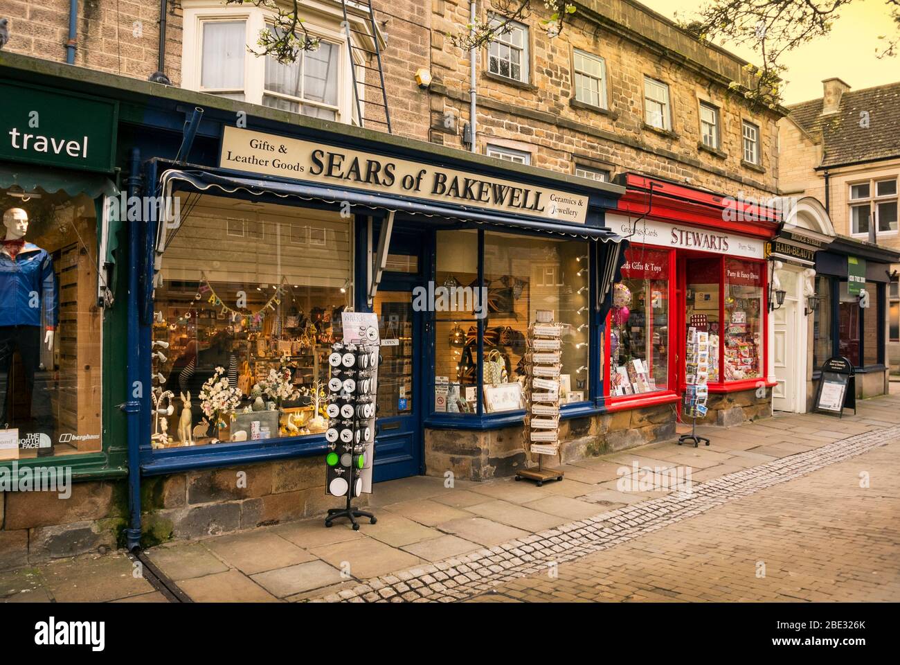 Parade of Shops, Bridge Street, Bakewell, Derbyshire Foto Stock