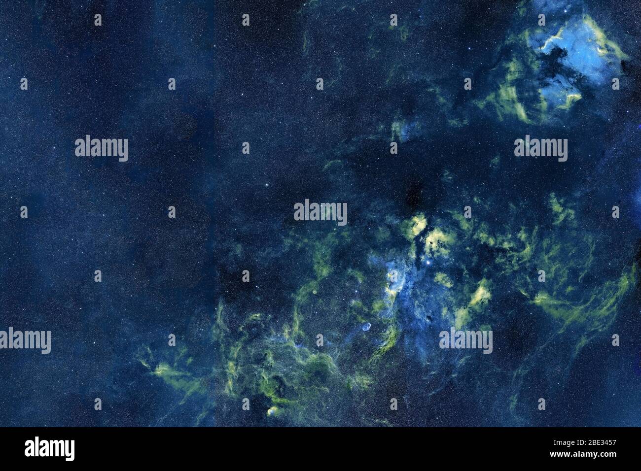 Bellissimo spazio blu con stelle e nebulose. Elementi di questa immagine sono stati forniti dalla NASA. Foto Stock