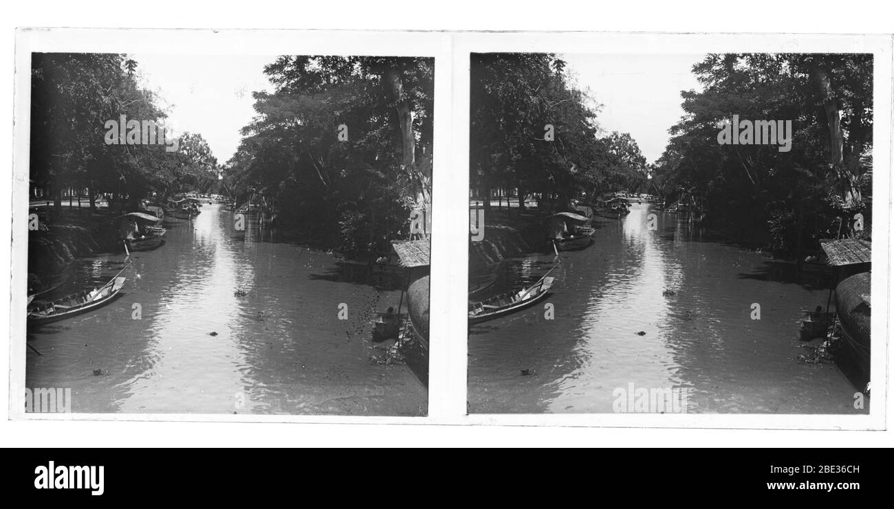 Cambogia Battambang Stung Sangkae torrente con barche casa. Fotografia stereoscopica intorno al 1910. Foto su lastra di vetro asciutta della collezione Herry W. Schaefer. Foto Stock