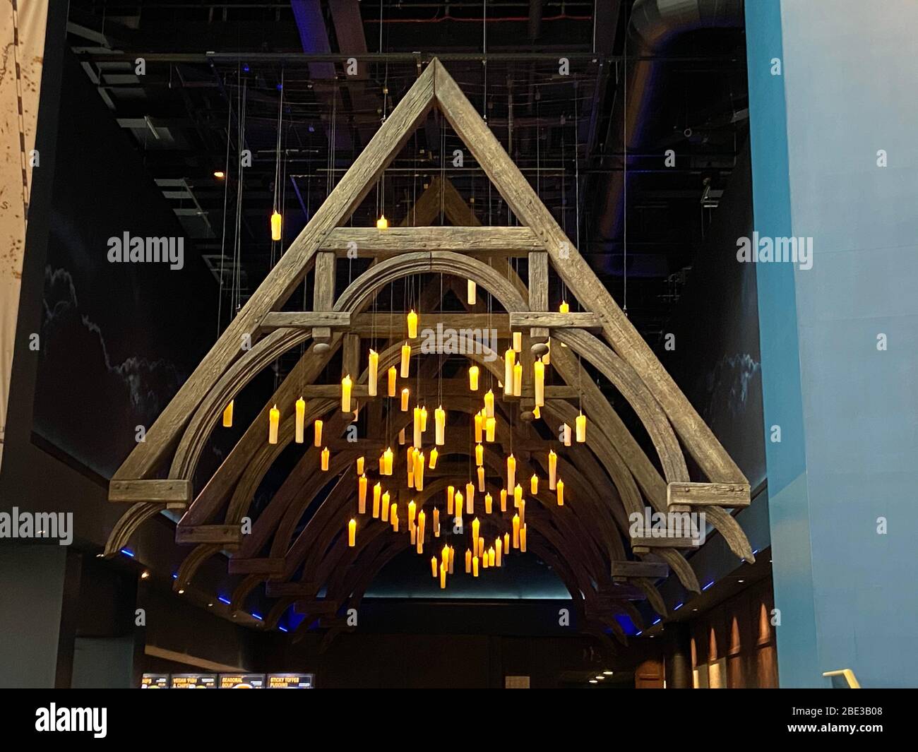 Candele appese al soffitto - Tour dello Studio Harry Potter WB Foto stock -  Alamy