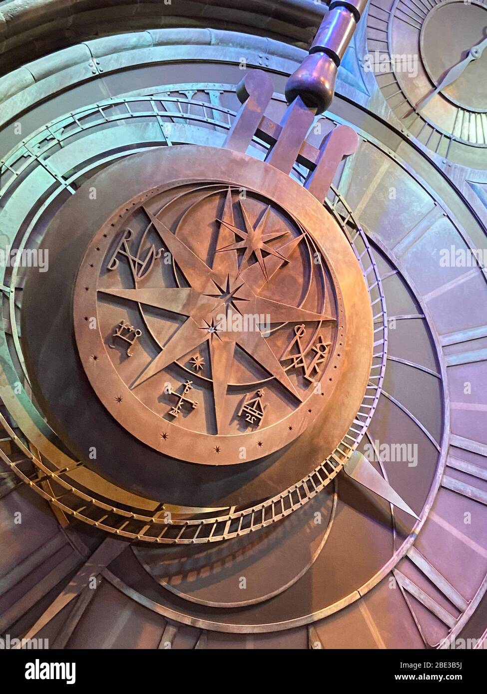Torre dell'Orologio a pendolo - Tour dello Studio di Harry Potter WB Foto  stock - Alamy