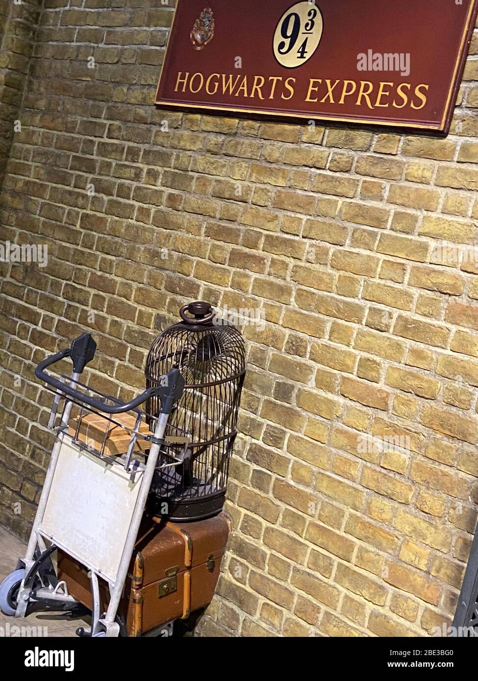 Hogwarts Express / piattaforma 9 3/4- Tour dello Studio di Harry Potter WB  Foto stock - Alamy