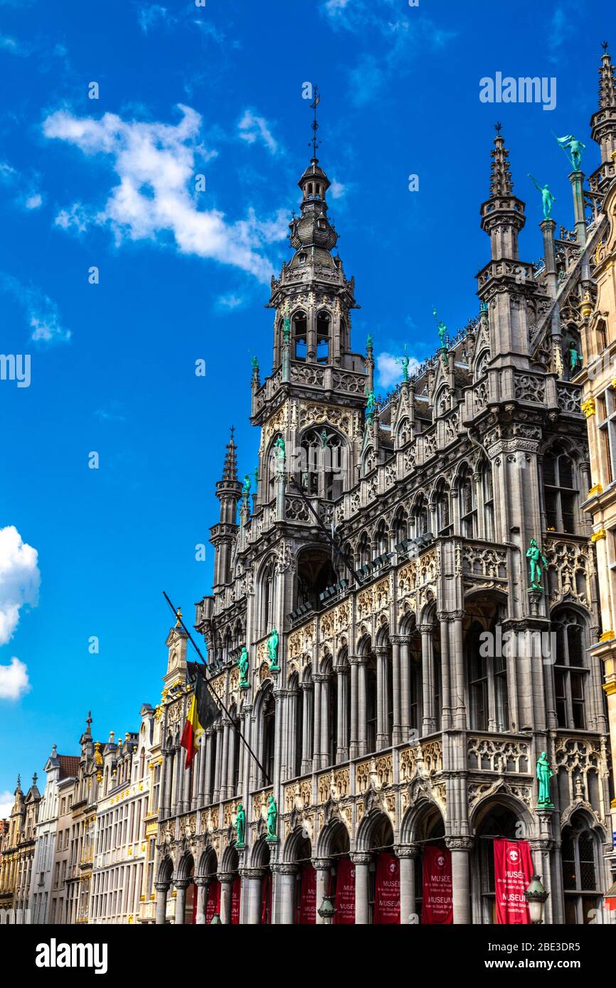 Stile neo-gotico della casa del re (Brussels City Museum) nel centro di Bruxelles, Belgio Foto Stock