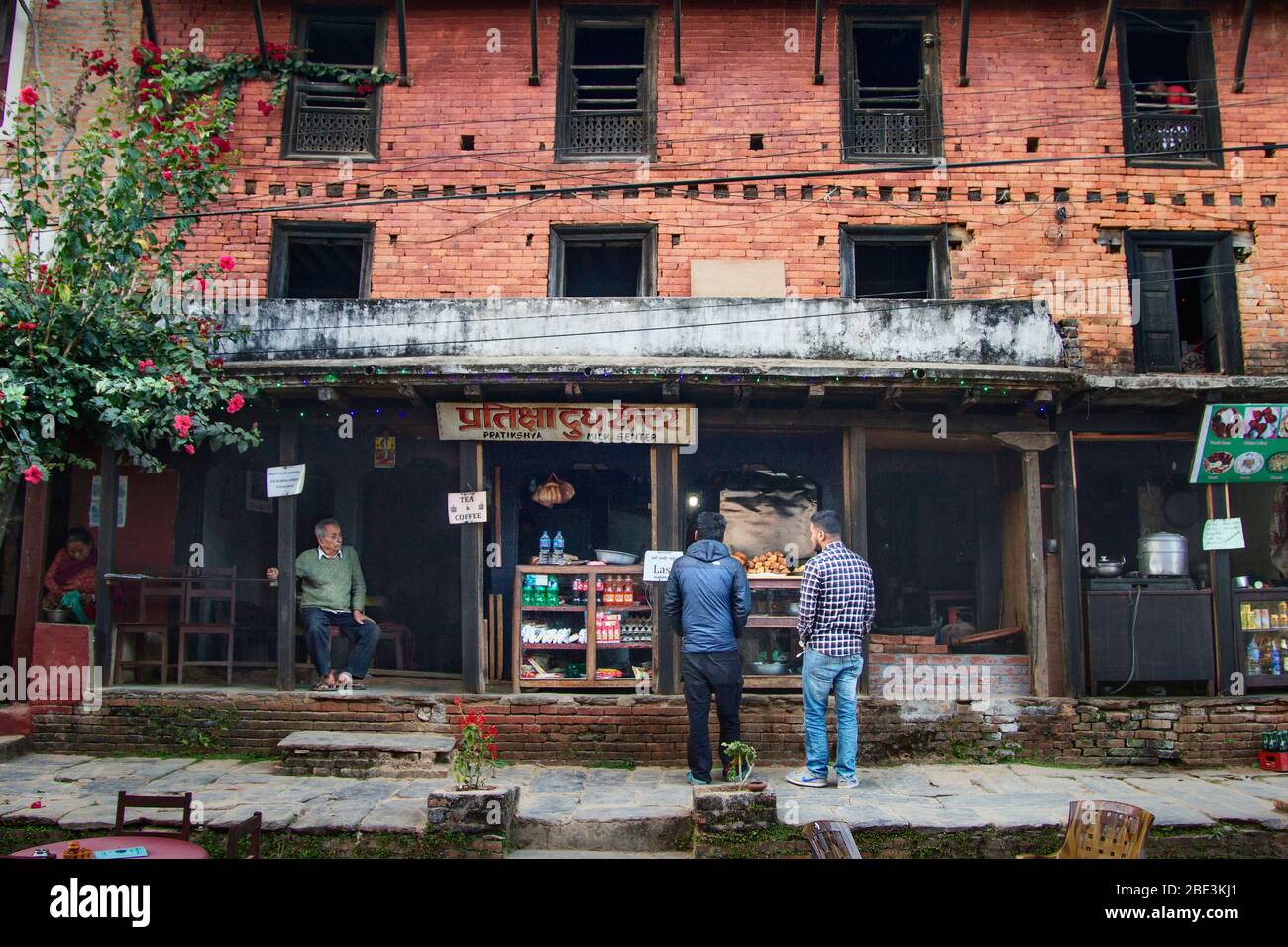 Nepal, Tanahun, Bandipur, Negozio, Venditore, mercato, persone, amico, Casa, strada, Villaggio Foto Stock