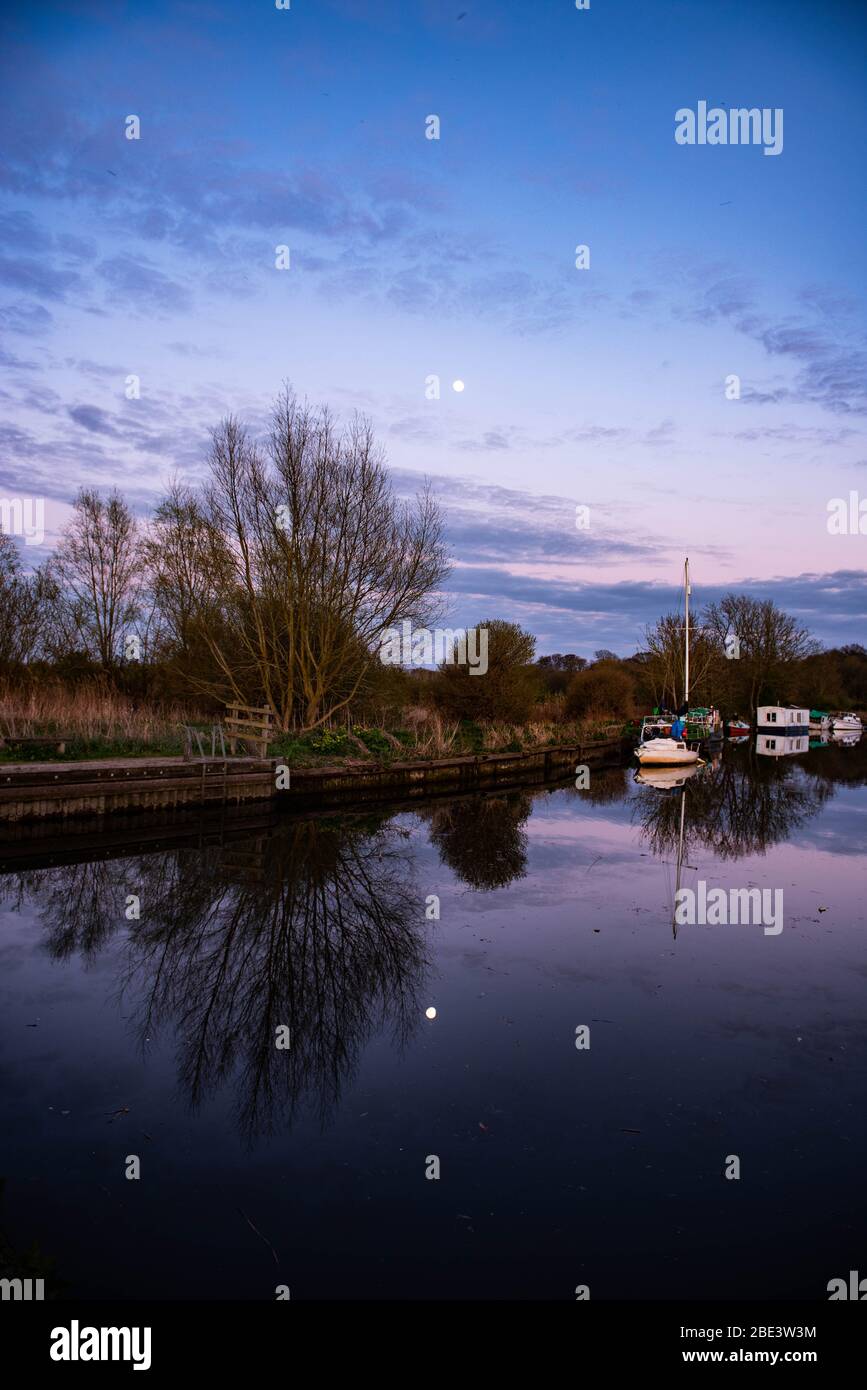 Tramonto intorno al fiume Green, Thorpe St Andrew, Norwich, Norfolk Foto Stock