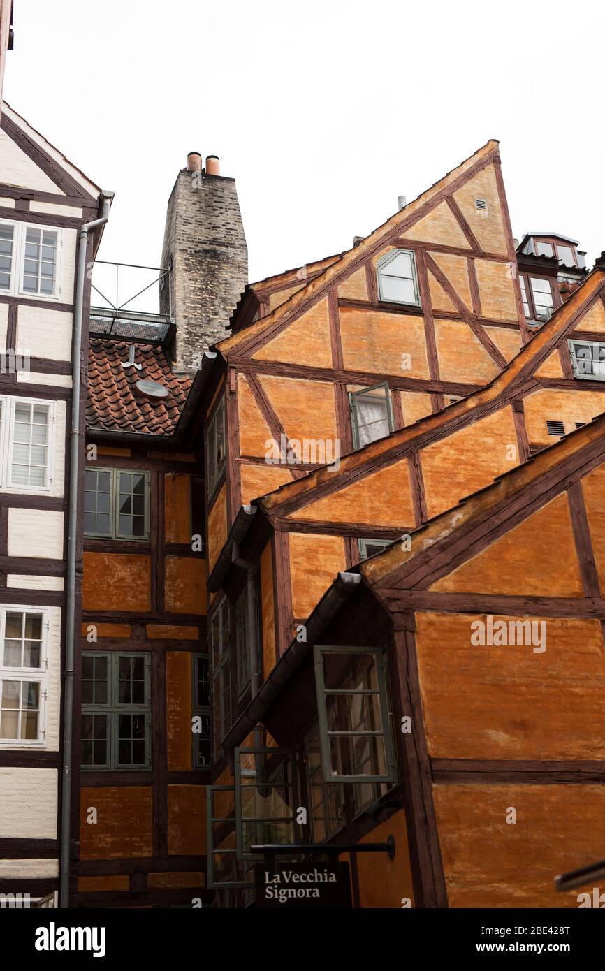 La Vecchia Signora, un ristorante italiano situato in un edificio storico a Pistolstræde e Grønnegade nel centro di Copenaghen, Danimarca. Foto Stock