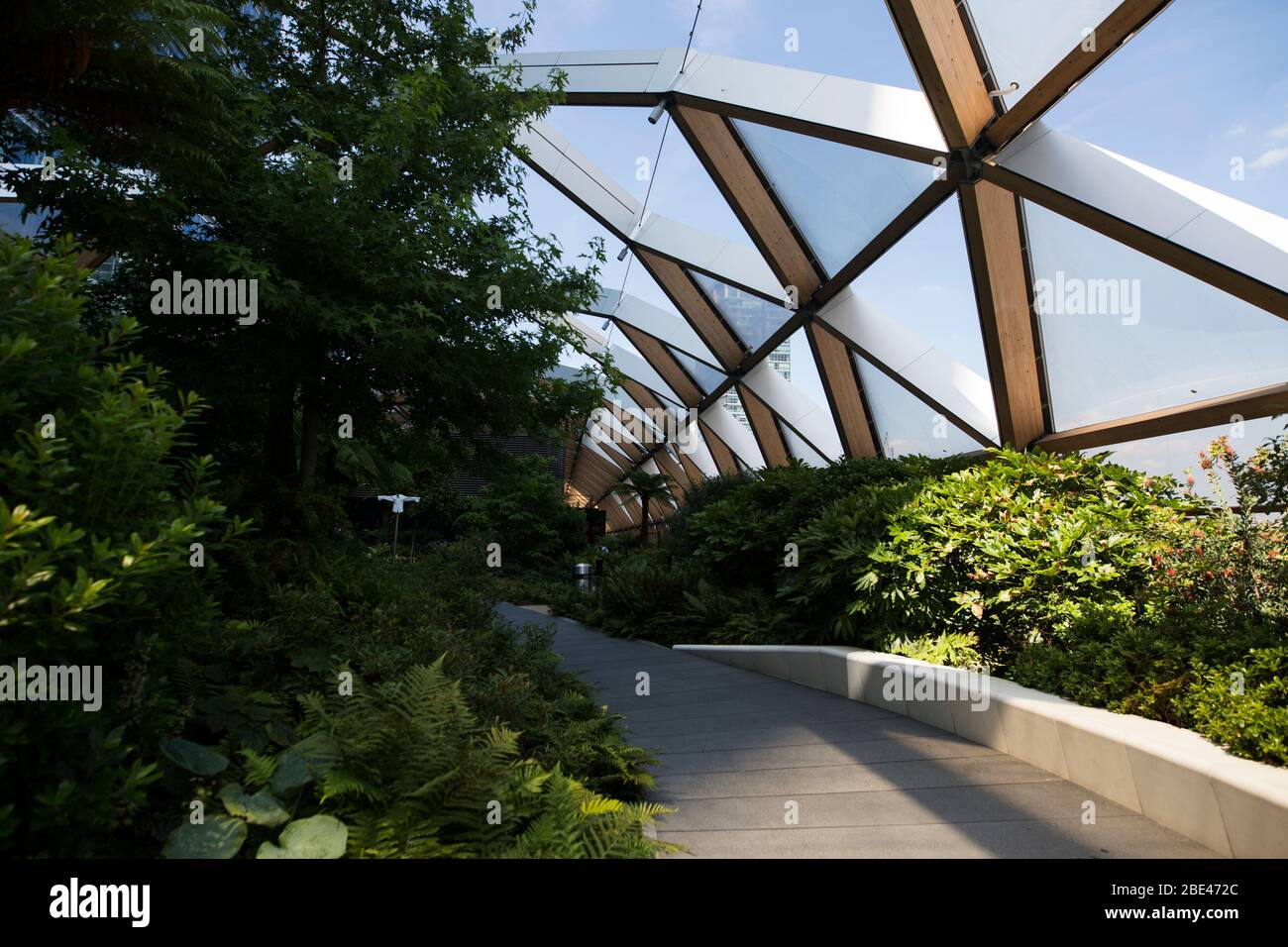 All'interno del Crossrail Place Roof Garden a Canary Wharf a Londra, Inghilterra, Regno Unito. Foto Stock