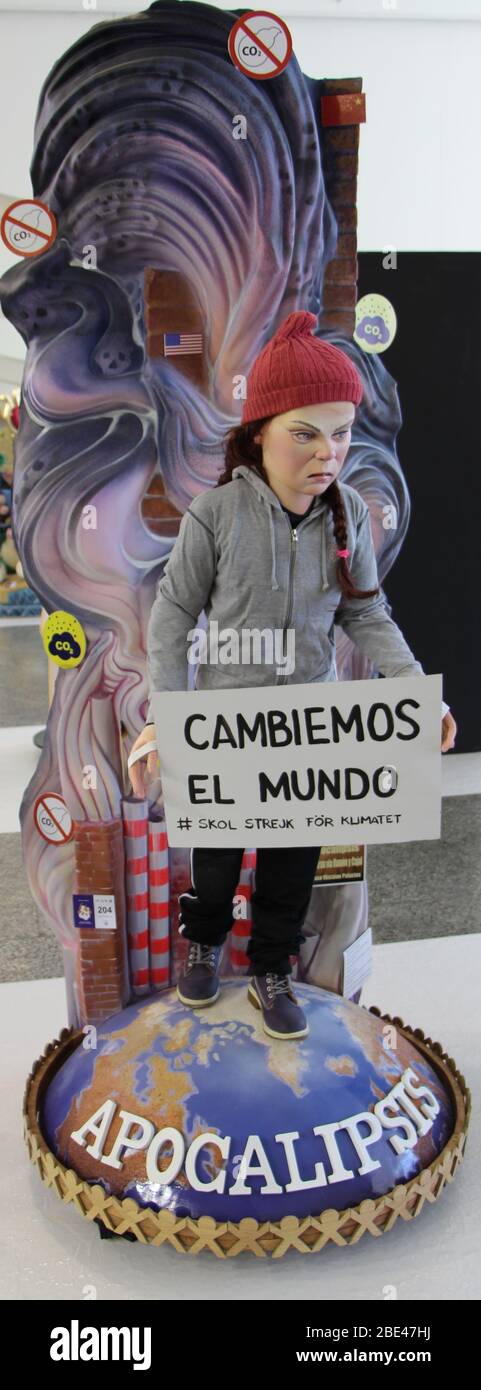 Ninot (torcia) in una mostra delle Fallas (torce) Valencia La Spagna tradizionalmente bruciava ogni marcia del clima adolescente Greta Thunberg attivista 2020 Foto Stock