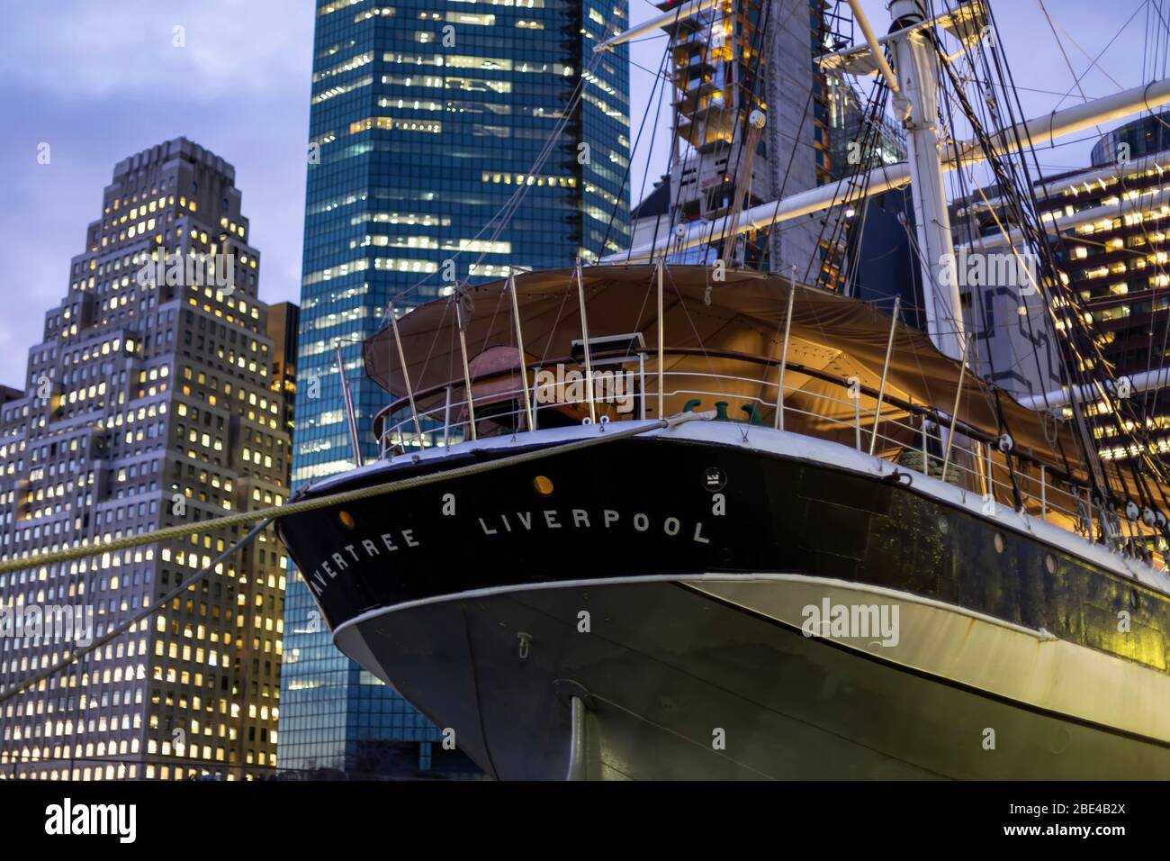 Wavertree, una nave a vela presso South Street Seaport, Museum, Manhattan; New York City, New York, Stati Uniti d'America Foto Stock