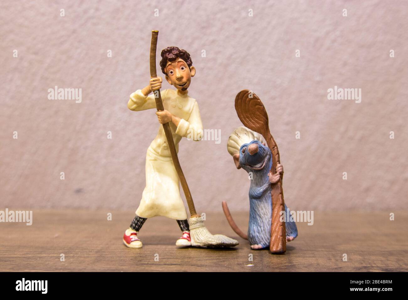 Ratatouille Disney film personaggi chiamati linguini e remmie piccoli modelli Foto Stock