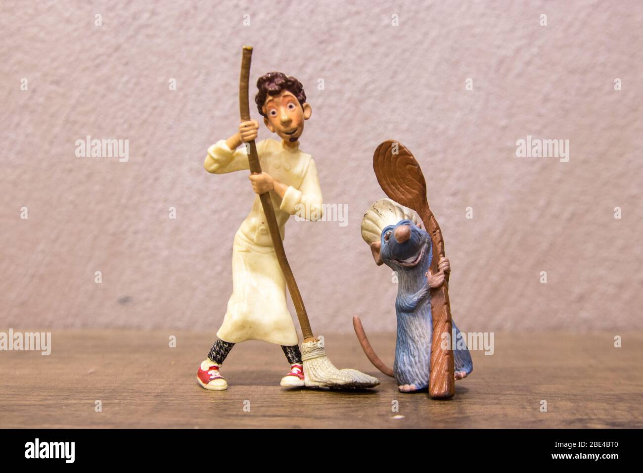 Ratatouille Disney film personaggi chiamati linguini e remmie piccoli modelli Foto Stock
