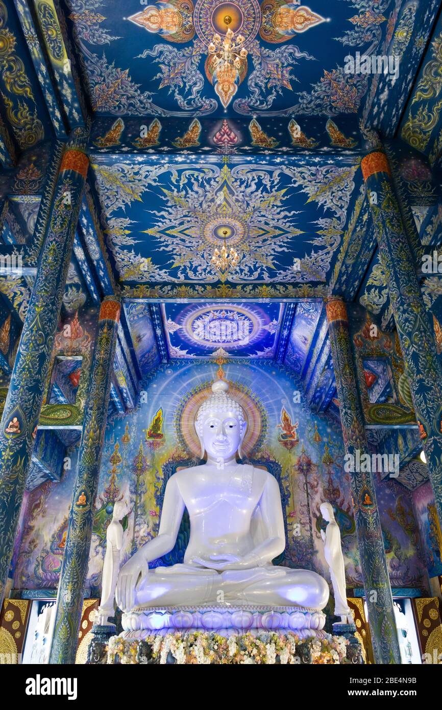 Statua del Buddha all'interno di Wat Rong Seur Ten (Tempio Blu), Chiang Rai, Thailandia, Asia Foto Stock