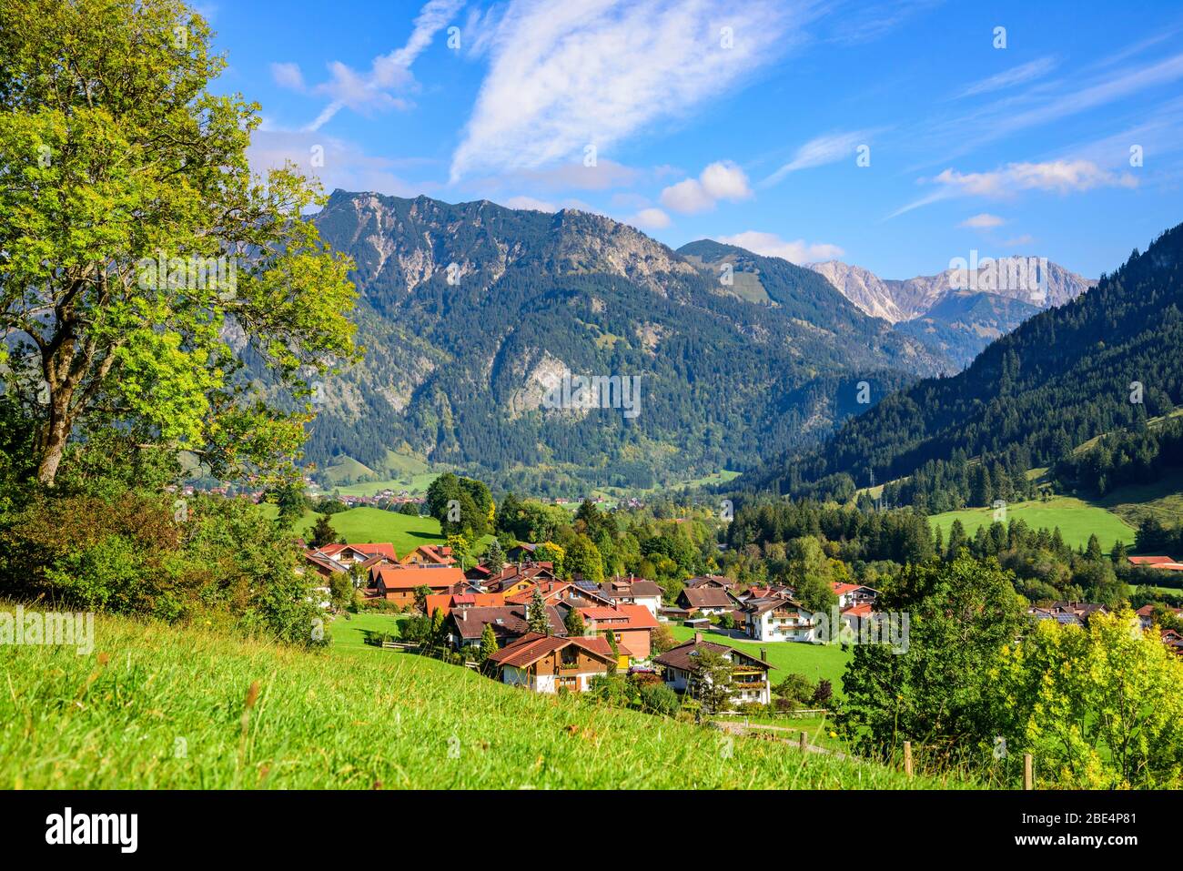 Bella vista sulla valle di Ostrach vicino a Bad Hindelang Foto Stock