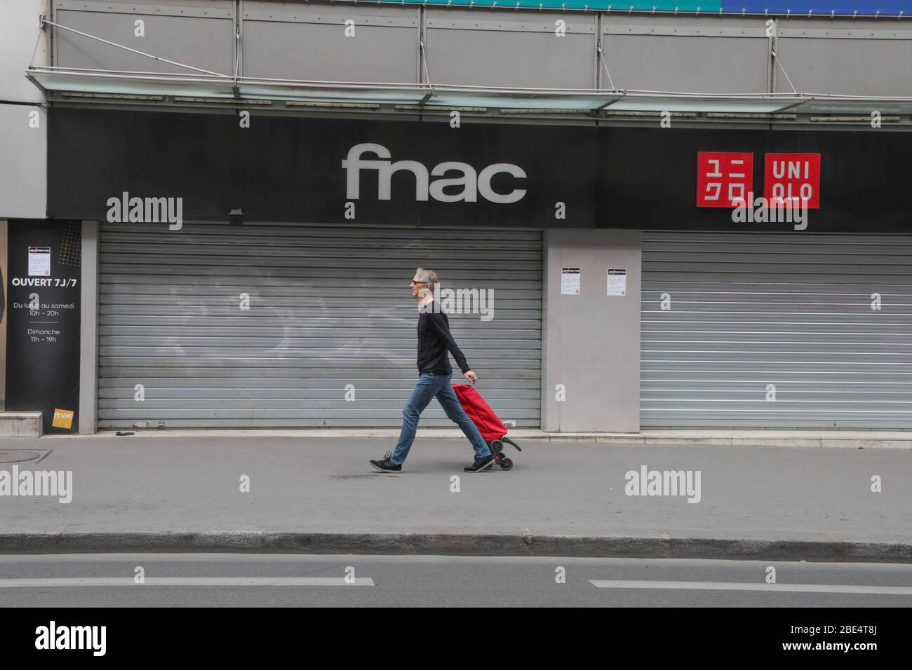 CORONAVIRUS: BOULANGER ET LEROY MERLIN SE METTENT AU DRIVE Foto Stock
