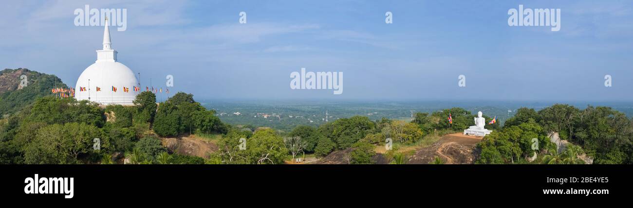 Giornata di sole sull'Altopiano del Mango (Ambasthala). Mihintale, Sri Lanka Foto Stock