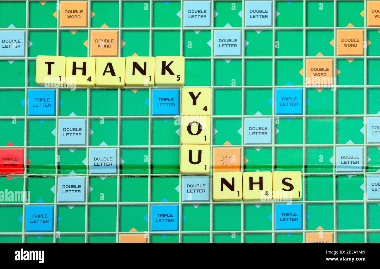 Grazie NHS scritto su una tavola Scrabble Foto Stock