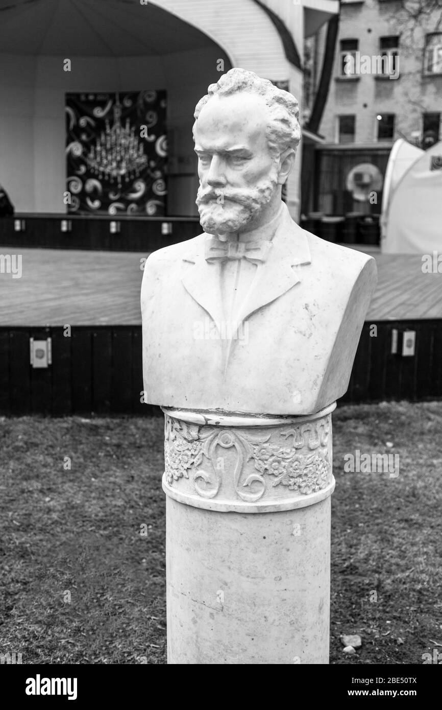 RUSSIA, MOSCA - 26 MARZO 2017: Busto di Peter Ilyich Tchaikovsky nel Giardino dell'Eremo di Mosca Foto Stock