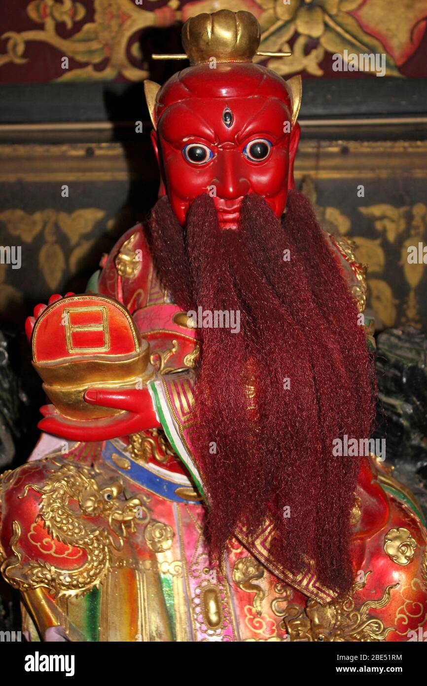 Figura cinese di Dio a Wat Phanan Choeng, Ayutthaya, Thailandia Foto Stock