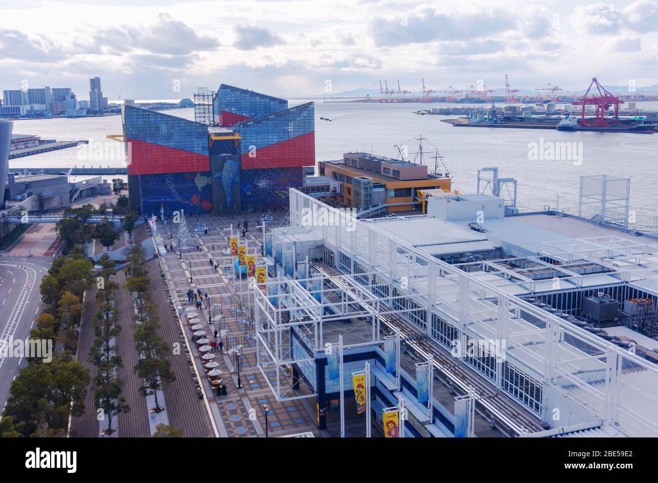 Vista Dell Acquario Di Osaka Kaiyukan Dalla Ruota Panoramica Gigante Di Tempozan Giappone Foto Stock Alamy Vista Dell Acquario Di Osaka Kaiyukan Dalla Ruota Panoramica Gigante Di Tempozan Giappone Foto Stock Alamy