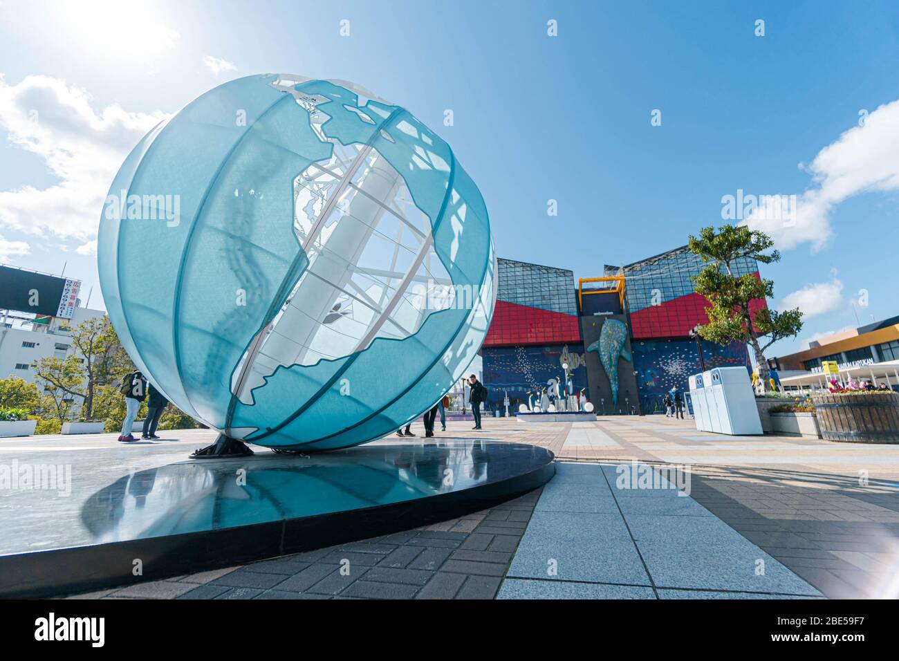 Scultura Globale All Acquario Di Osaka Kaiyukan Giappone Foto Stock Alamy Scultura Globale All Acquario Di Osaka Kaiyukan Giappone Foto Stock Alamy