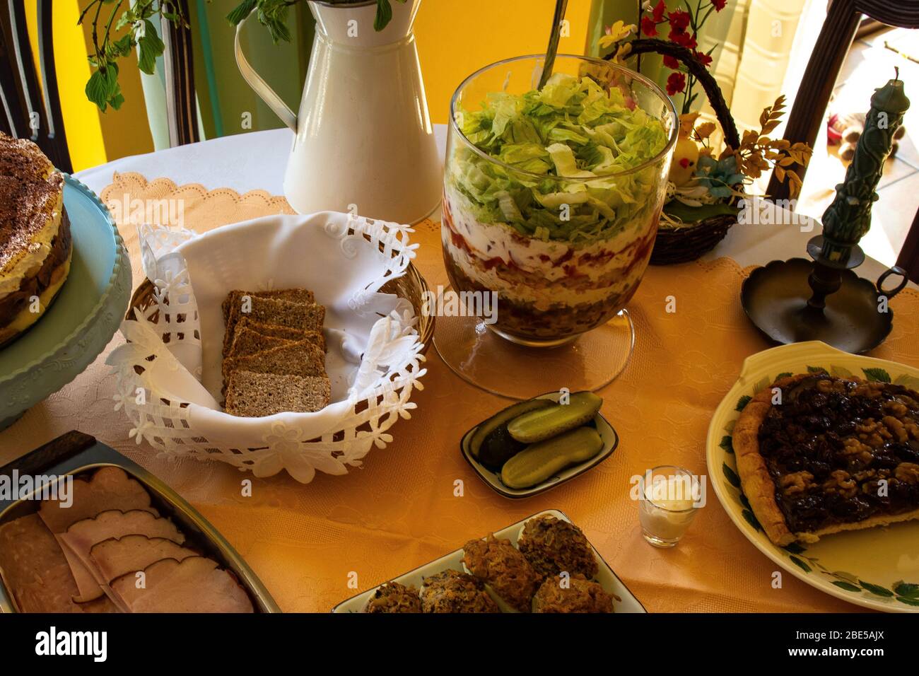Colazione tradizionale polacca della domenica di Pasqua, Galles, Regno Unito Foto Stock