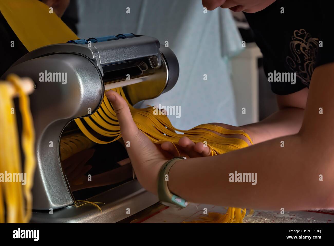 Pasta italiana fatta in casa: Tagliatelle Foto Stock