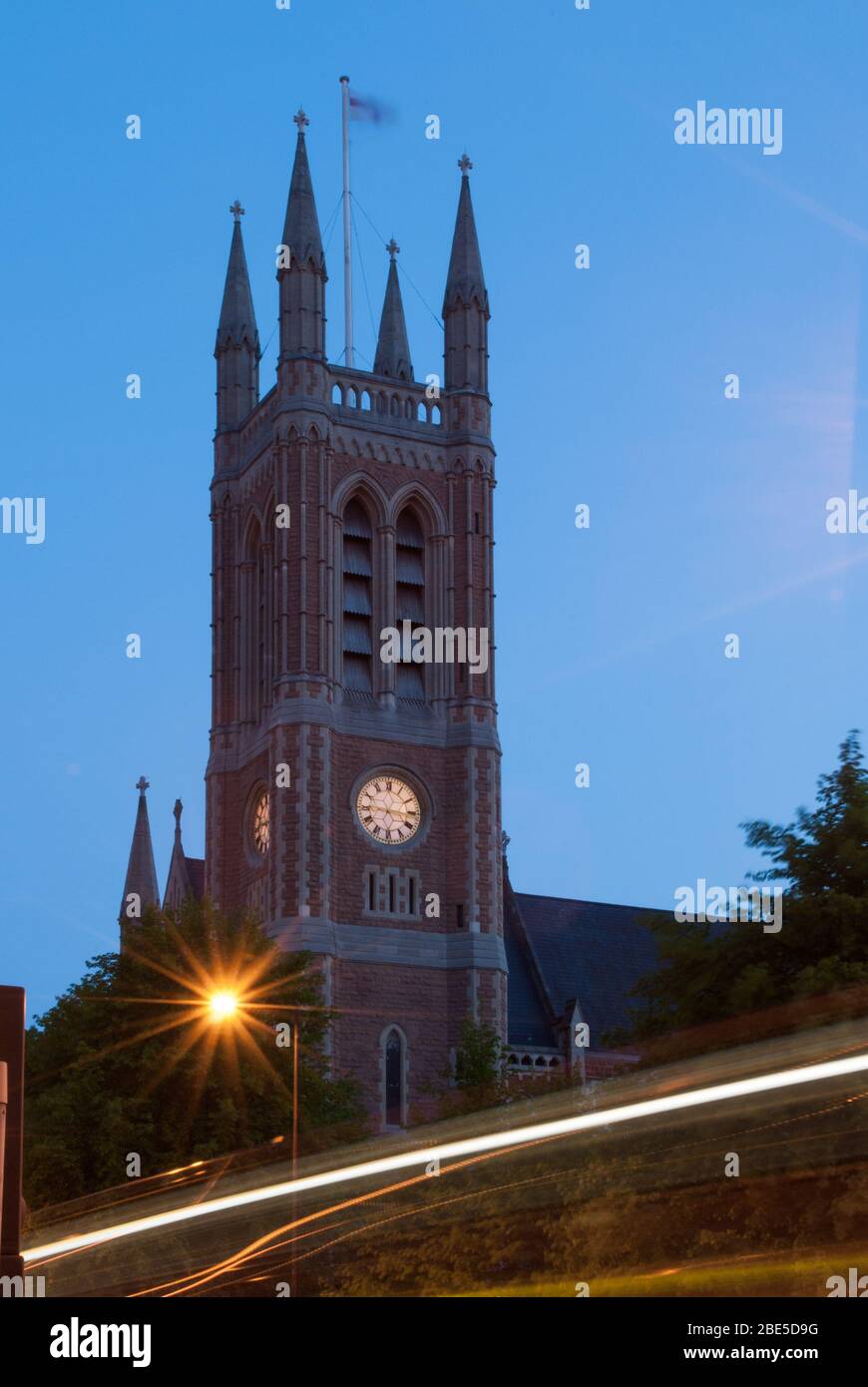 Architettura Gotica del primo inglese Chiesa del XIX secolo Chiesa di San Paolo, Queen Caroline Street, Hammersmith, Londra W6 di Seddon e Gough Foto Stock