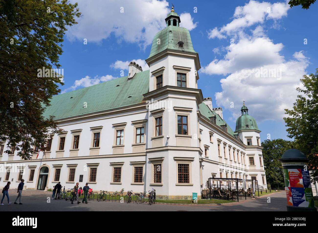 Il Castello di Ujazdowski (in polacco: Zamek Ujazdowski) a Varsavia, in Polonia, è un punto di riferimento della città, e ospita il Centro di Arte Contemporanea di Varsavia Foto Stock